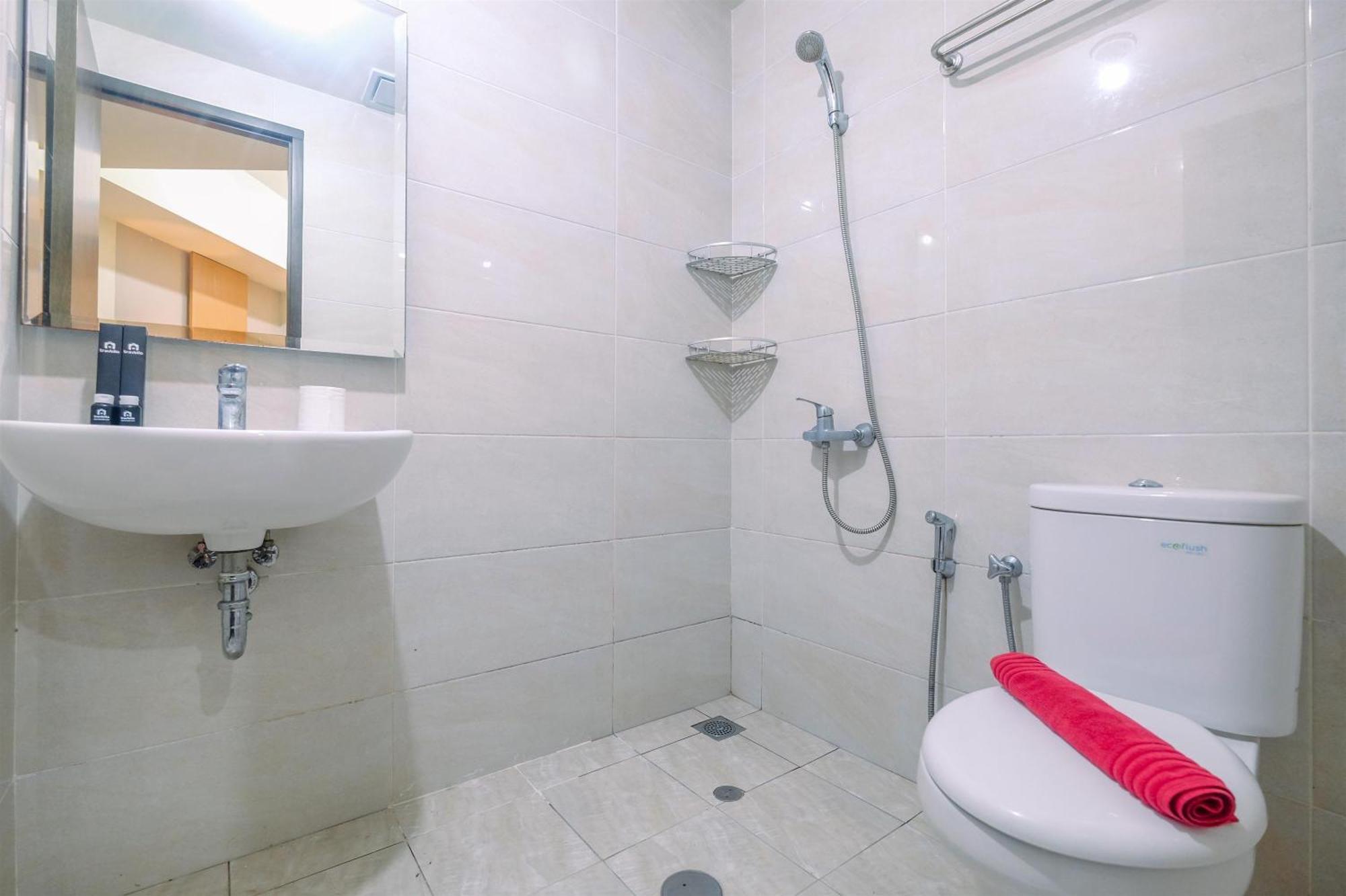 Comfort 1br At Mustika Golf Residences By Travelio * Bekasi